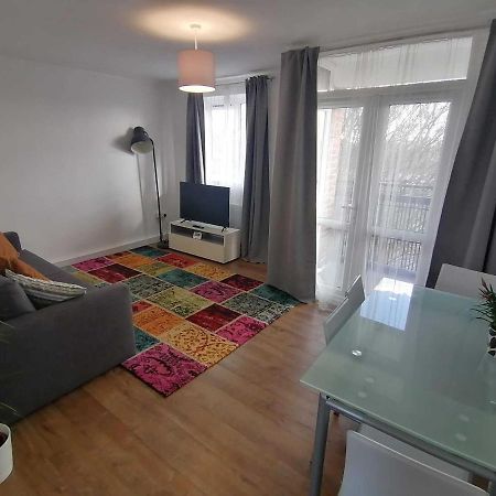 White City Apartment, Your London Stay Экстерьер фото