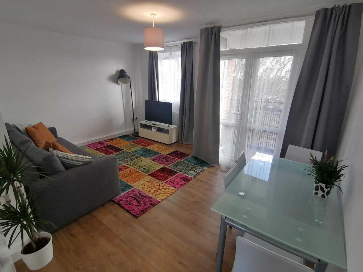 White City Apartment, Your London Stay Экстерьер фото