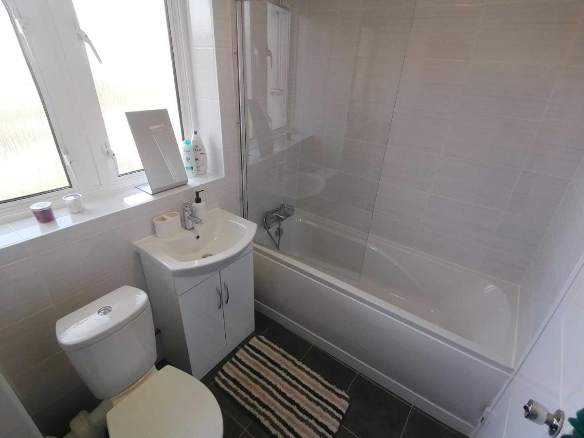 White City Apartment, Your London Stay Экстерьер фото