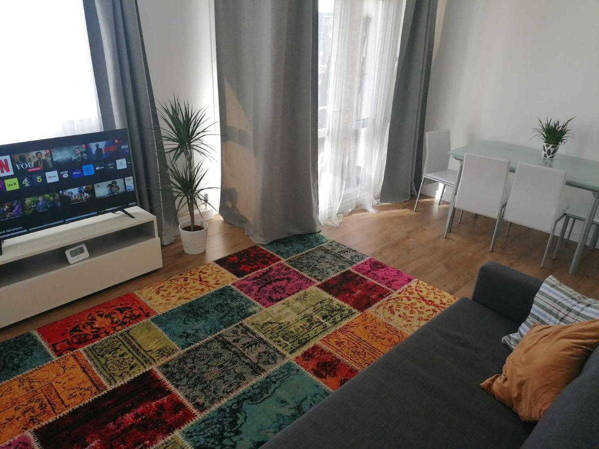 White City Apartment, Your London Stay Экстерьер фото