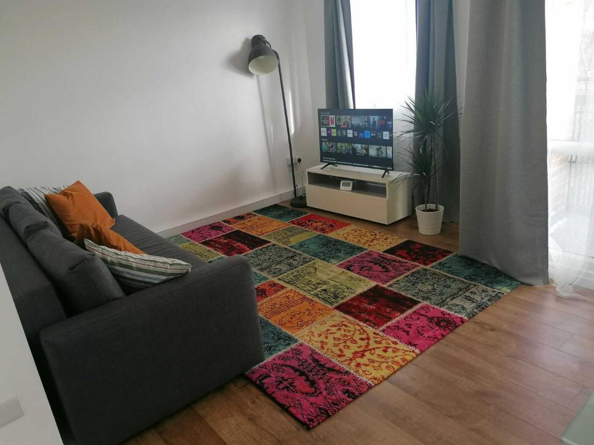 White City Apartment, Your London Stay Экстерьер фото