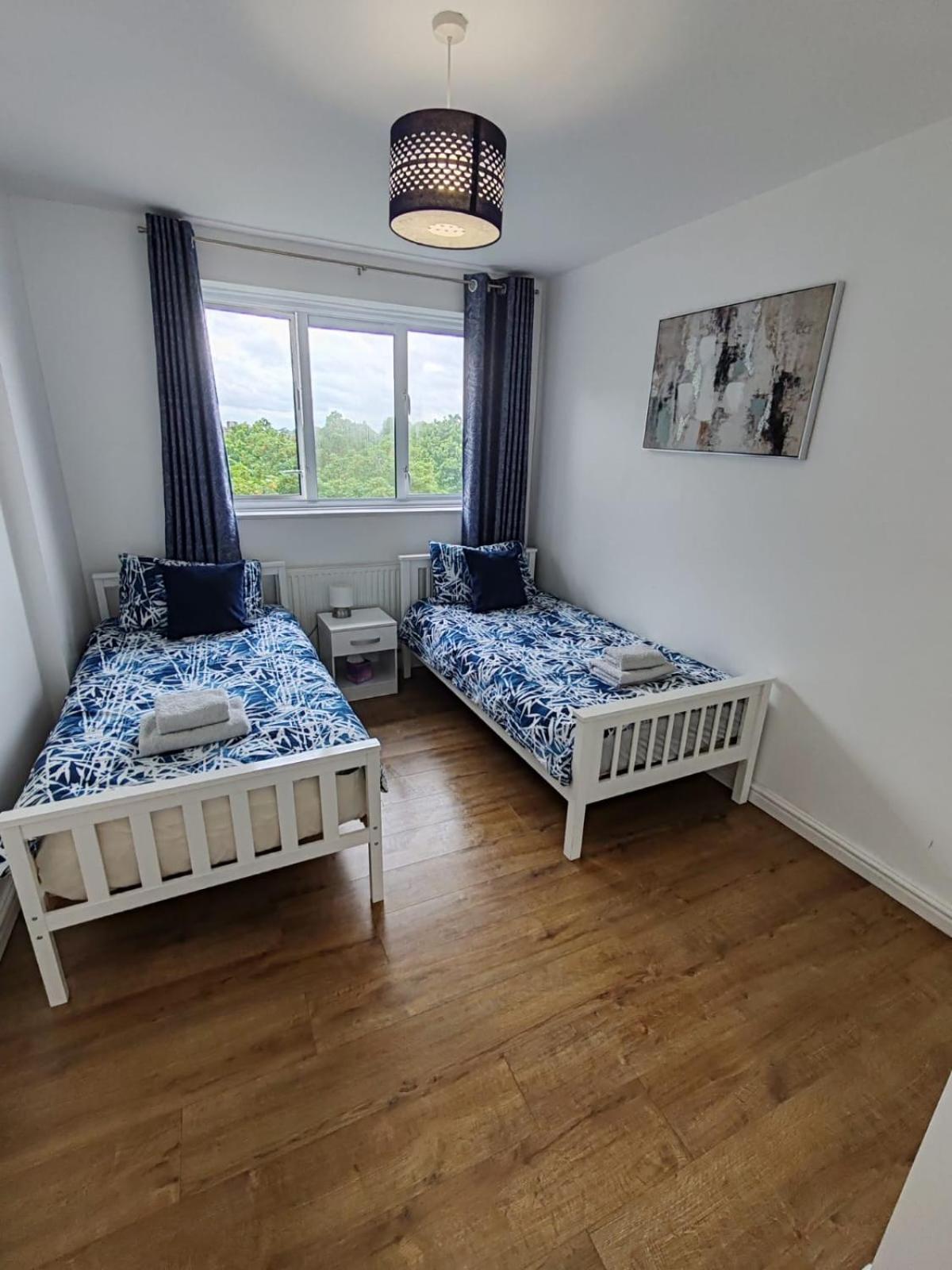 White City Apartment, Your London Stay Экстерьер фото